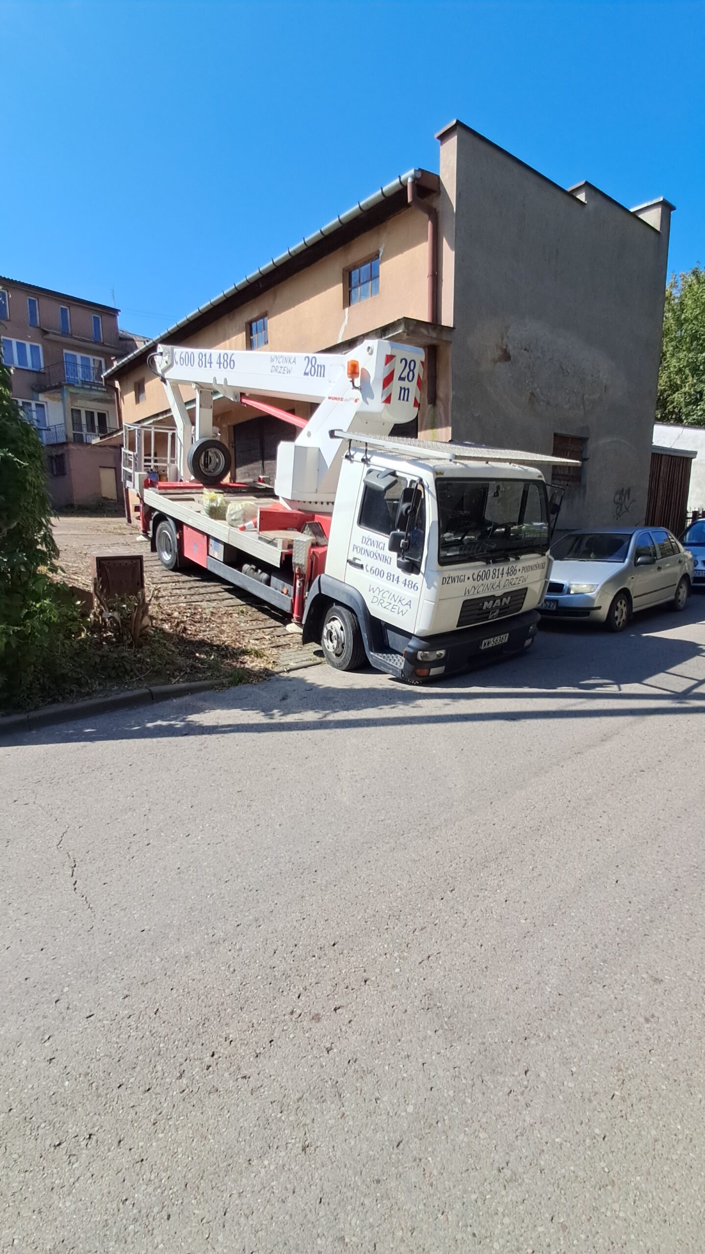 Realizacja podnośnika koszowego w Płońsku i okolicach