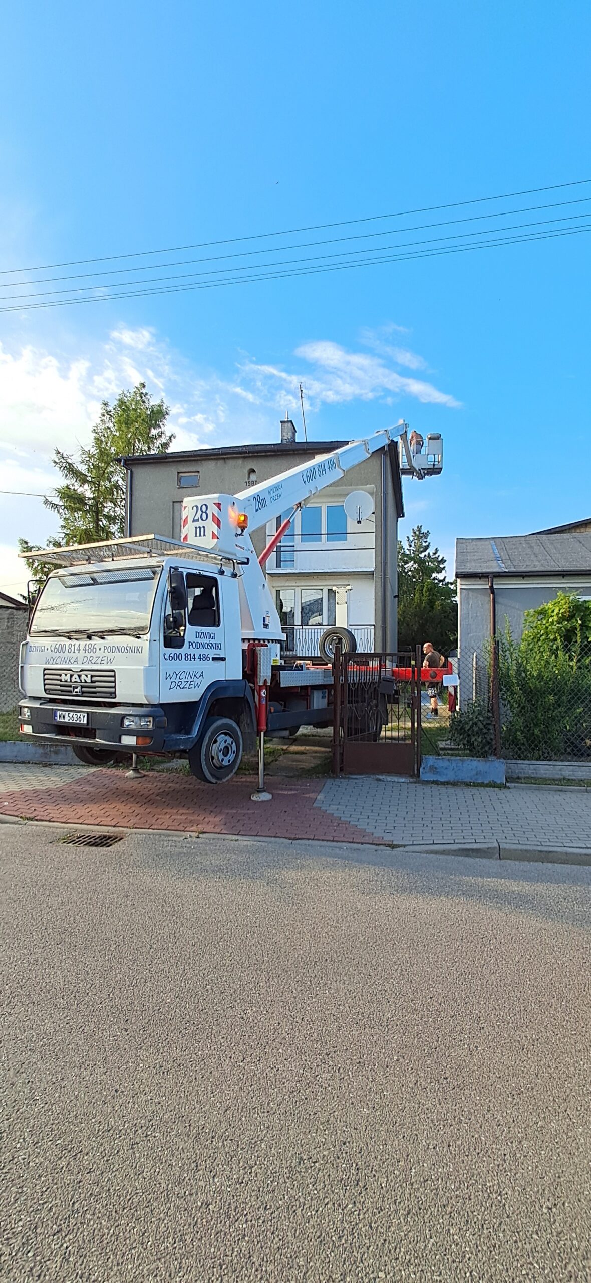Realizacja podnośnika koszowego w Płońsku i okolicach