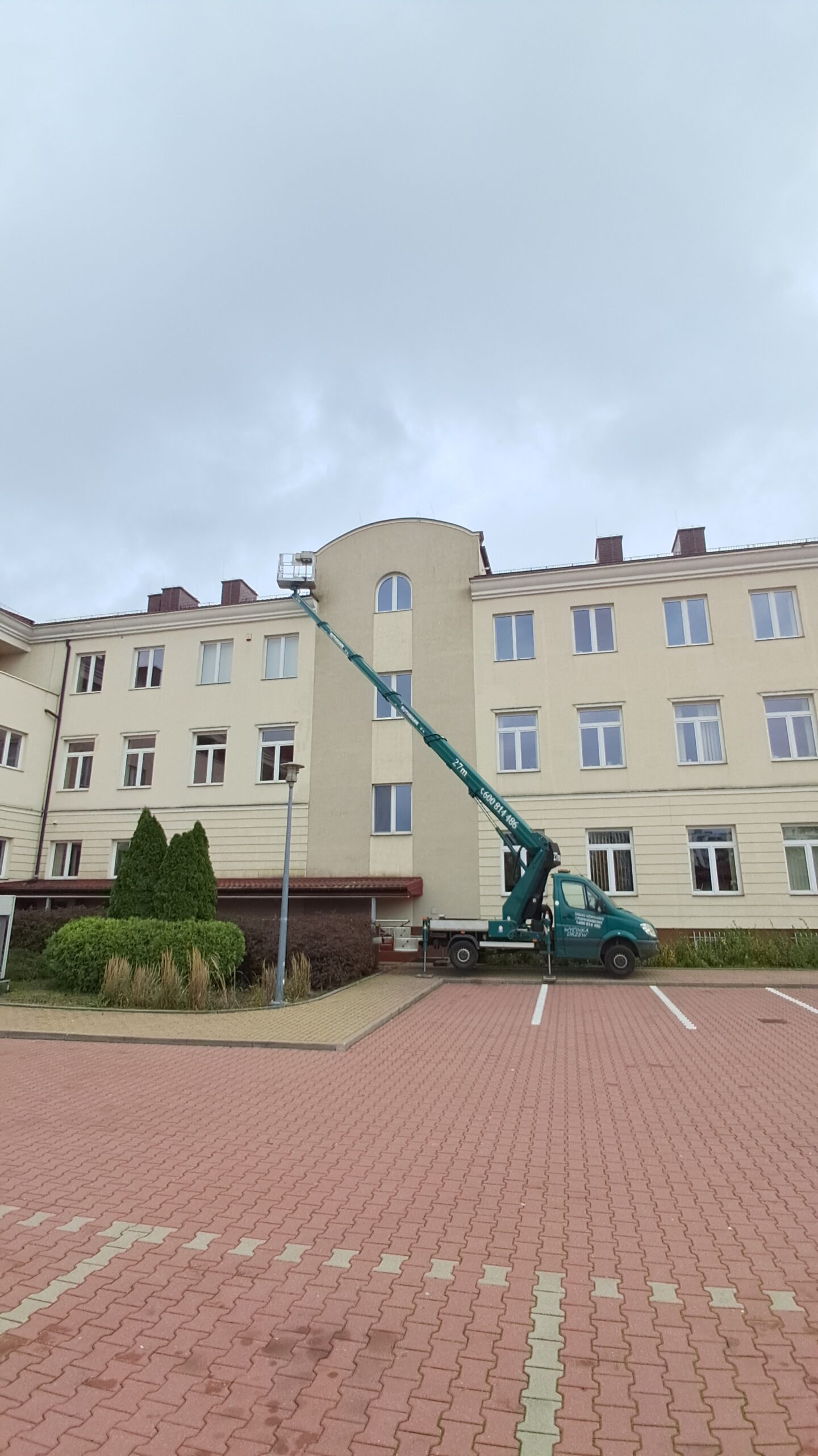 Realizacja podnośnika koszowego w Płońsku i okolicach