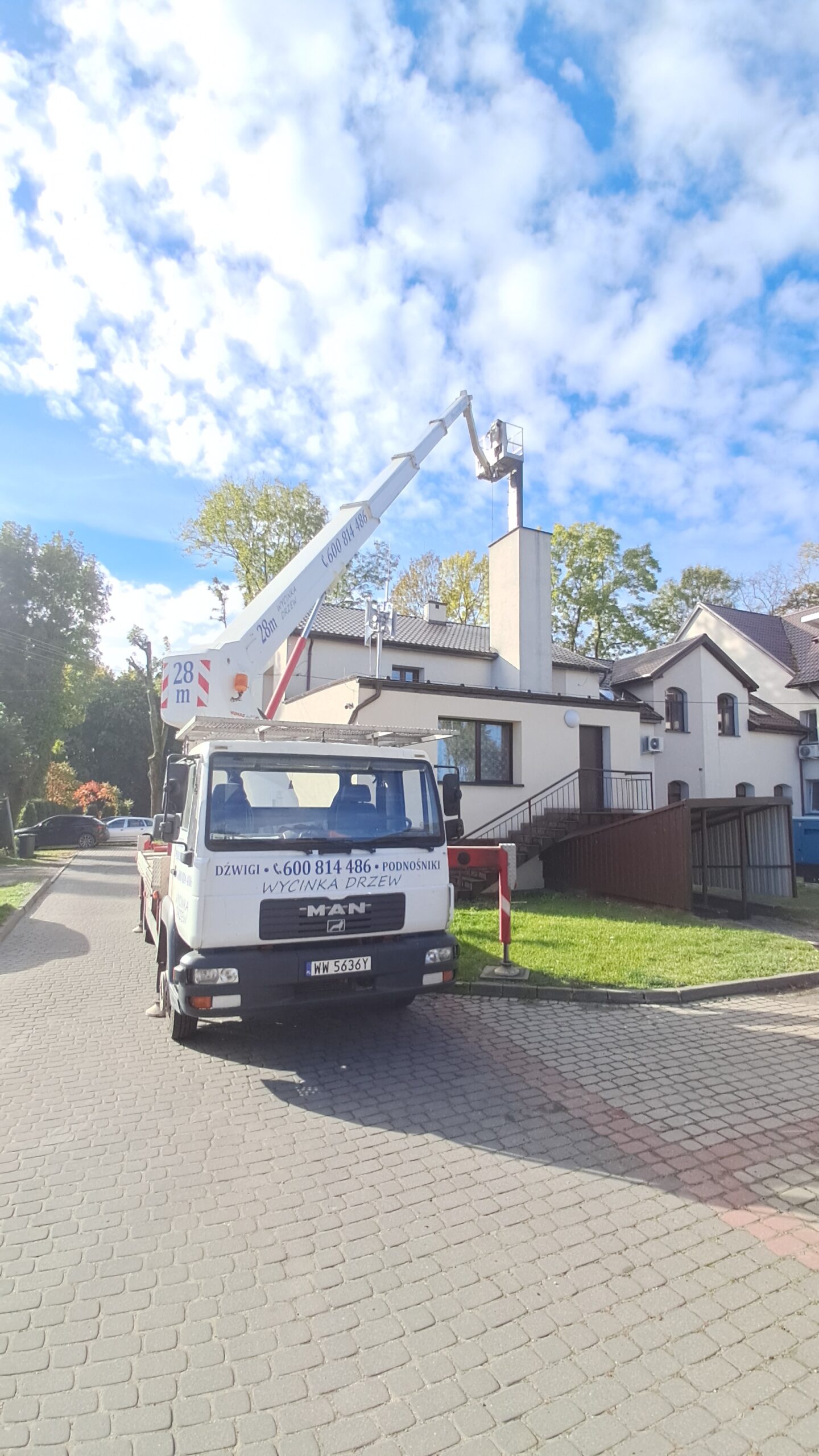 Realizacja podnośnika koszowego w Płońsku i okolicach