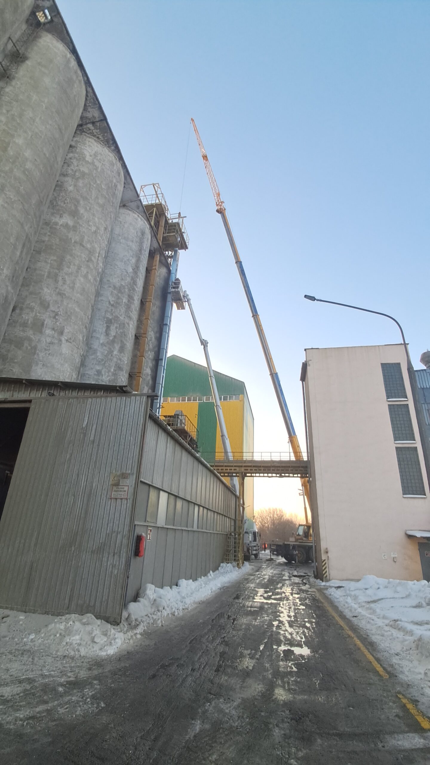 Realizacja podnośnika koszowego w Płońsku i okolicach