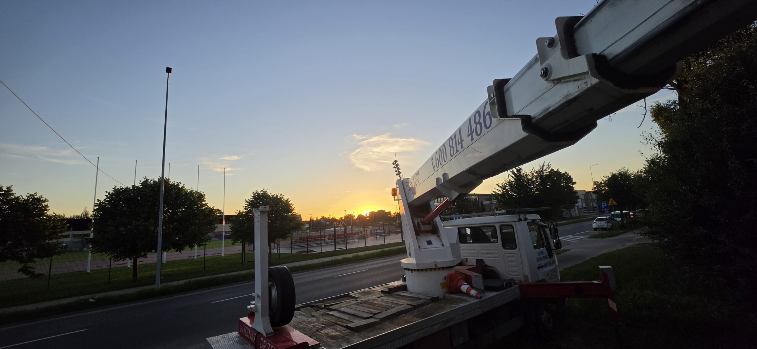 Realizacja podnośnika koszowego w Płońsku i okolicach