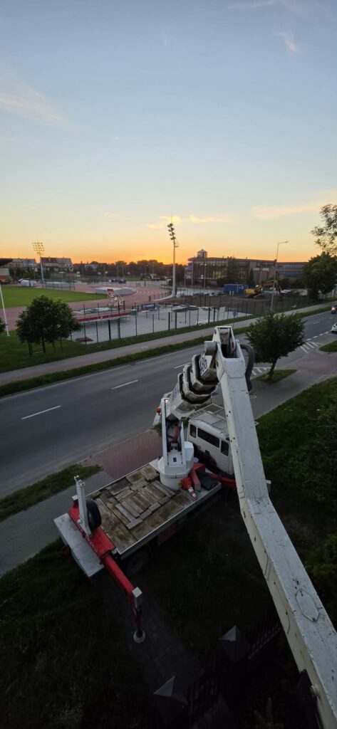 Realizacja podnośnika koszowego w Płońsku i okolicach